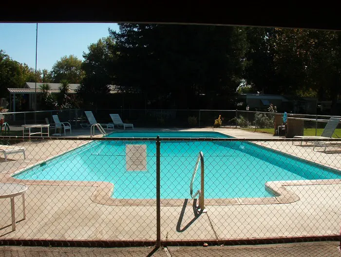 Almond Grove Mobile Home Park Picture 4