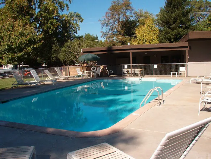 Almond Grove Mobile Home Park Picture 10