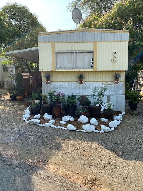 Pleasant Valley Manufactured Home Community Picture 1