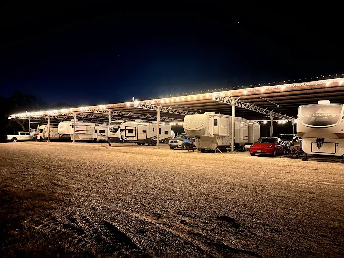 Henry's Hideout - Riverside RV Park Picture 6