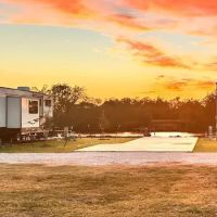 Henry's Hideout - Riverside RV Park ico