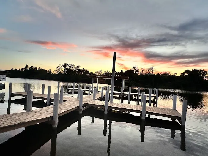 Henry's Hideout - Riverside RV Park Picture 9