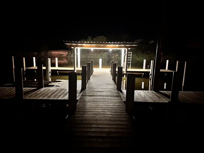Henry's Hideout - Riverside RV Park Picture 8