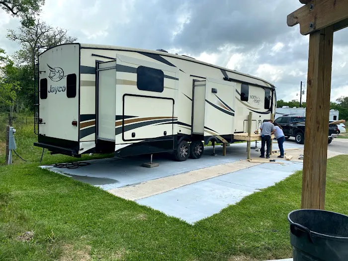 TripL RV Park Picture 9