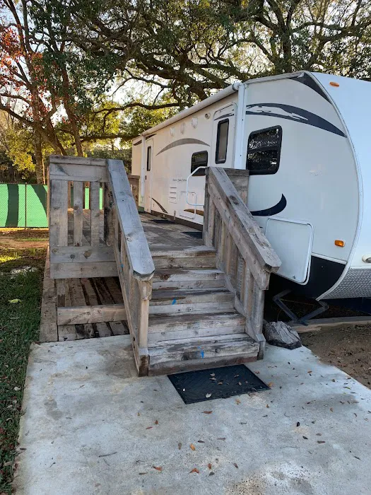 Palm RV Park Campground & Cabin Rental Picture 9
