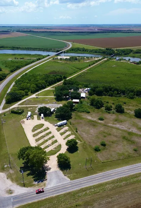 Tres Palacios R.V. Park Picture 3
