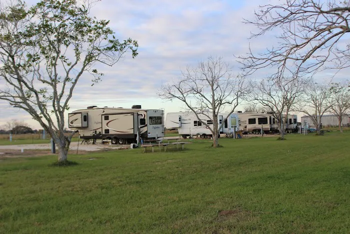 Dolphin Cove RV Park Picture 7