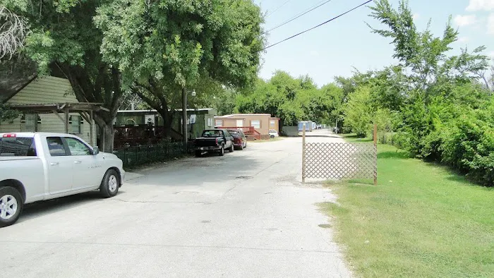 River Oaks RV & Mobile Home Park Picture 1