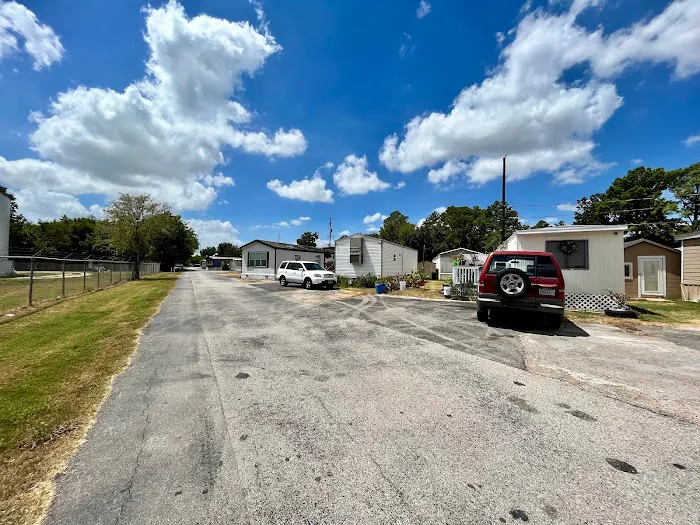 River Oaks RV & Mobile Home Park Picture 5