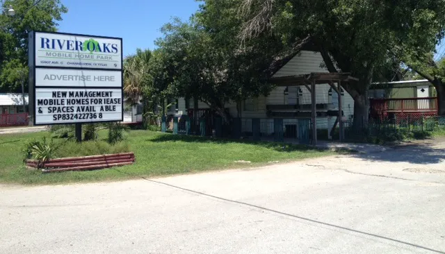 River Oaks RV & Mobile Home Park Picture 3