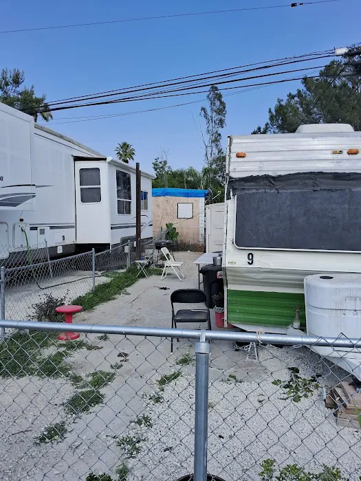 Emerald Oasis Trailer Park Picture 5
