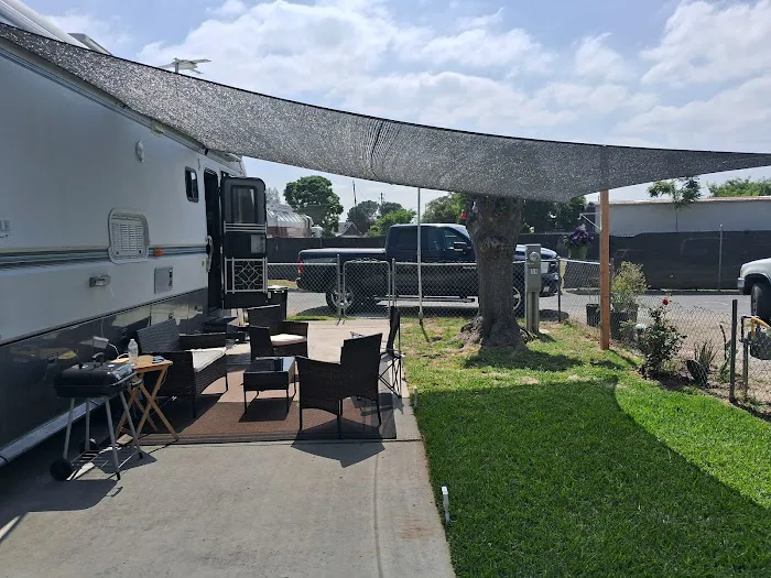 Emerald Oasis Trailer Park Picture 7