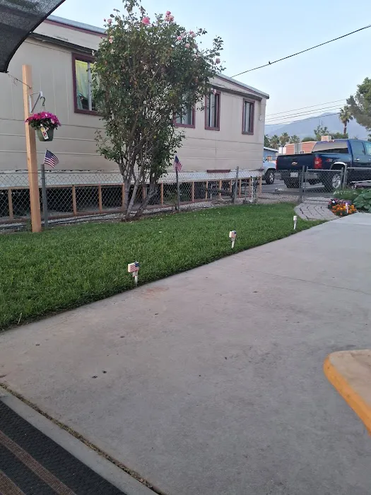 Emerald Oasis Trailer Park Picture 3
