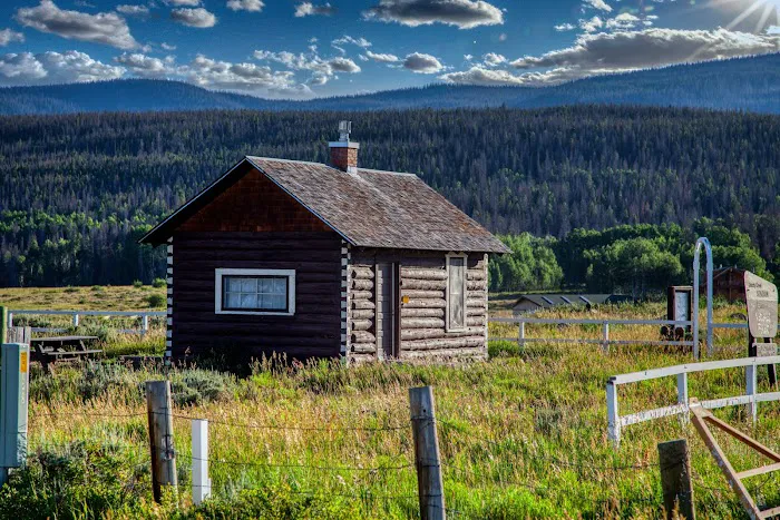 Grizzly Creek Guard Station Picture 3