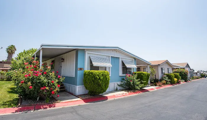 Pacific Palms Mobile Home Park Picture 4