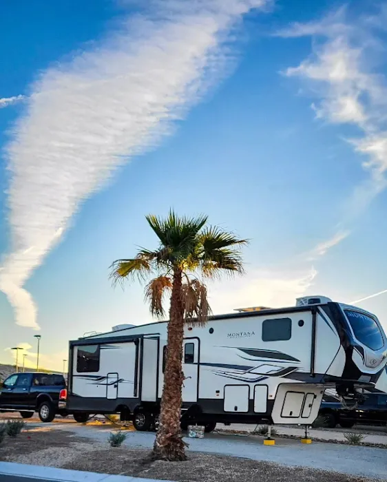 Coachella Lakes RV Resort Picture 10