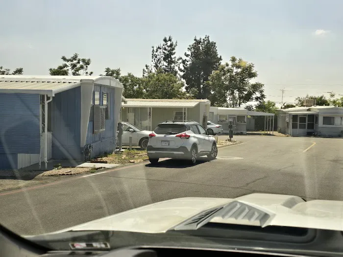 Twin Pines Mobile Home Park Picture 3