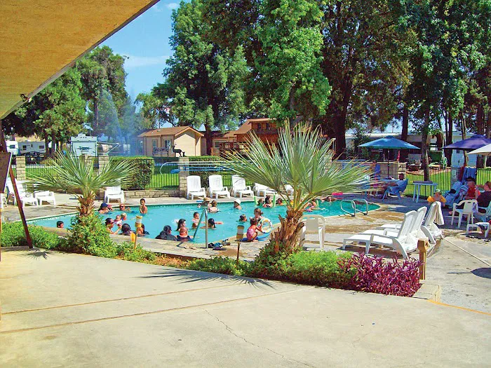 Cherry Valley Lakes RV Resort Picture 10