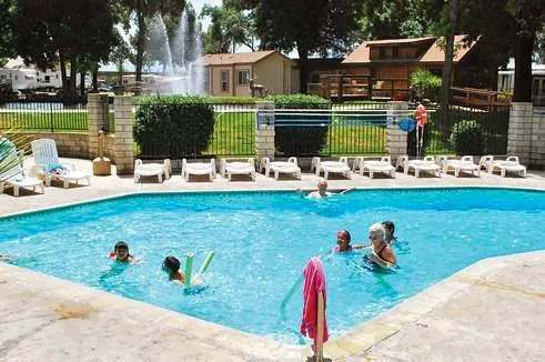 Cherry Valley Lakes RV Resort Picture 8