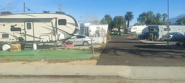 Kozy trailer park Picture 7