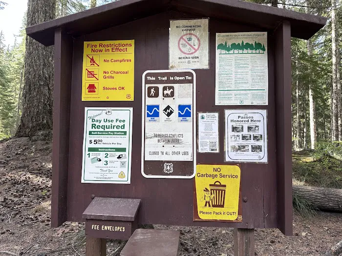 Campground: Crest Camp/Trailhead Picture 6