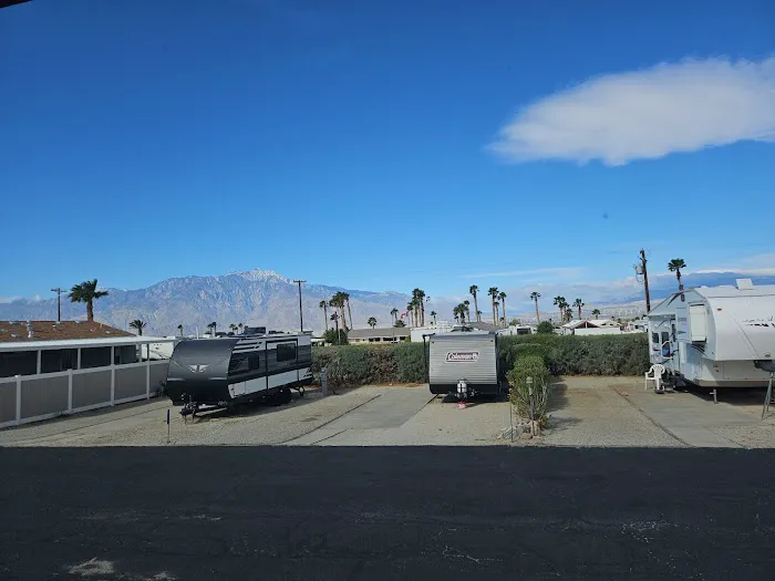 Sparkling Waters Mobile Home & RV Park Picture 8
