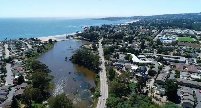 Beach RV Pleasure Point Picture 5
