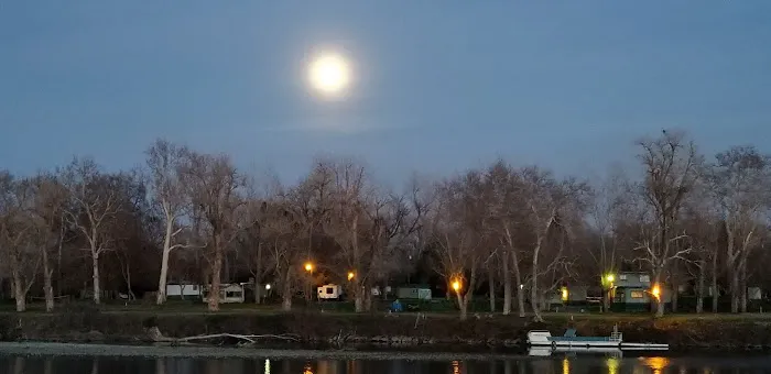 The River Lodge RV Park Picture 3