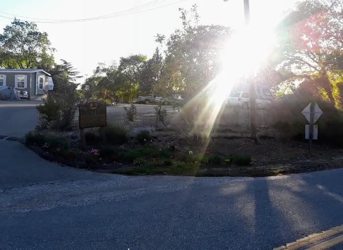 Auburn Mobile Home Village Picture 10