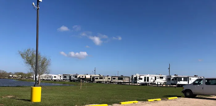 Freeport Friendly RV Park Picture 9