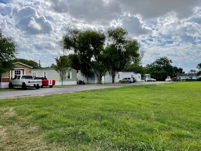 Clute Mobile Home & RV Park Picture 4