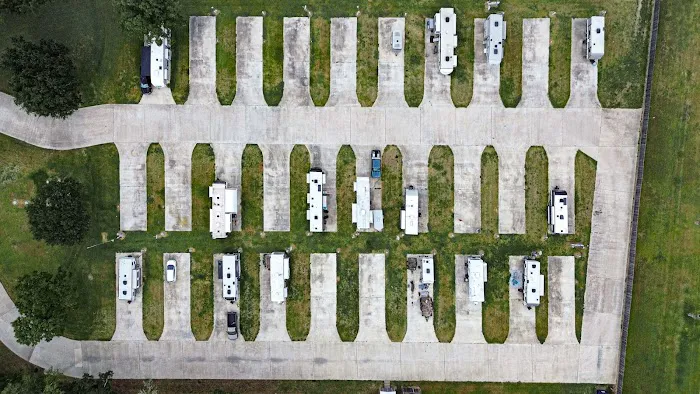 Quilly's Cozy Traveler RV Park Picture 2