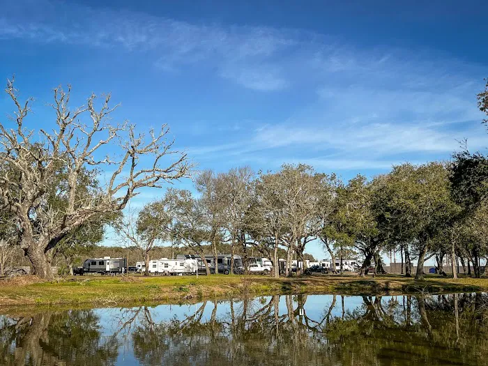Quilly's Cozy Traveler RV Park Picture 6