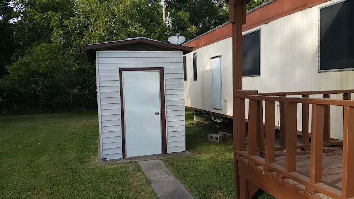 Lazy Wasp Manufactured Home Community Picture 2