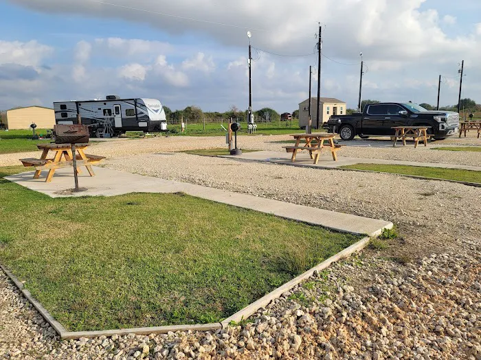 Country Living RV Park Picture 9