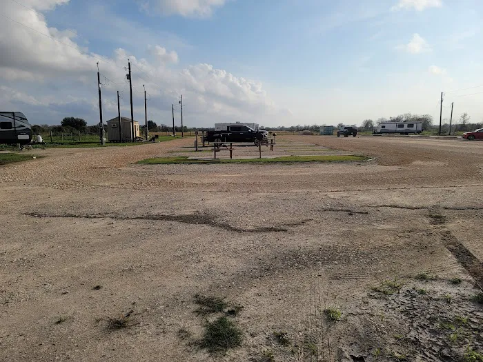 Country Living RV Park Picture 7