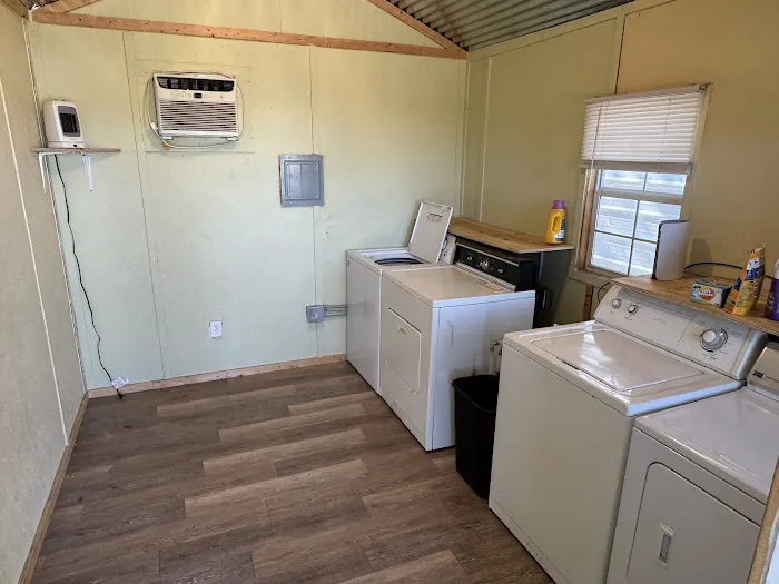 Cedar St RV Park and Apartments Picture 2