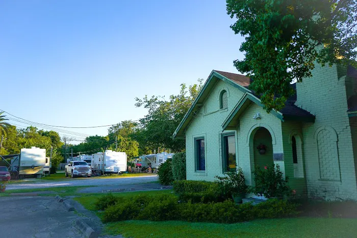 Palm Court RV Park Picture 10