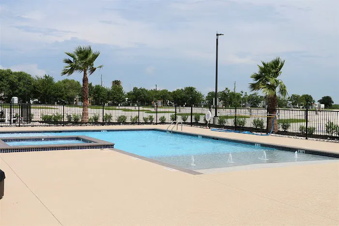 Big Spot RV Resort Galveston San Leon Picture 3