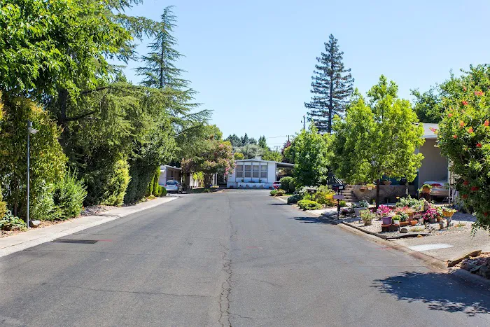 Edgewood Mobile Home Village Picture 4