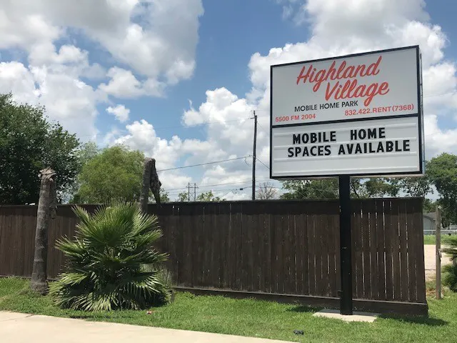 Highland Village Mobile Home Park Picture 2