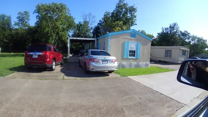 Highland Village Mobile Home Park Picture 8