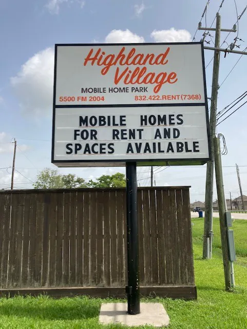Highland Village Mobile Home Park Picture 7