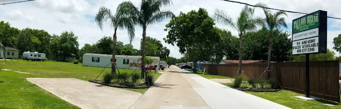 Highland Village Mobile Home Park Picture 10