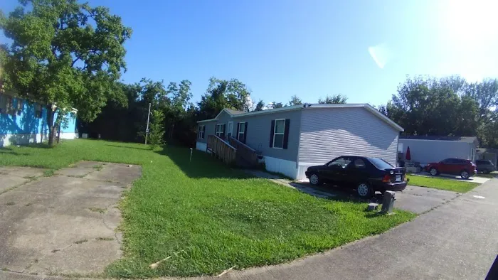 Highland Village Mobile Home Park Picture 3