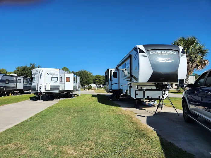 Lily's By the Bay RV Park Picture 6
