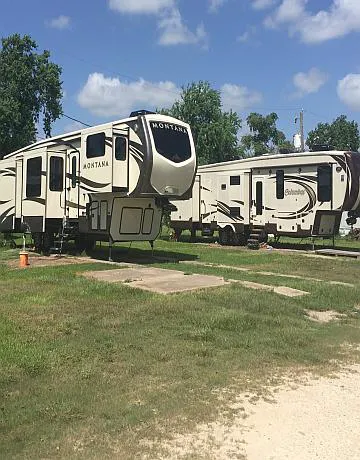 Flag City RV & Mobile Home Village Picture 5