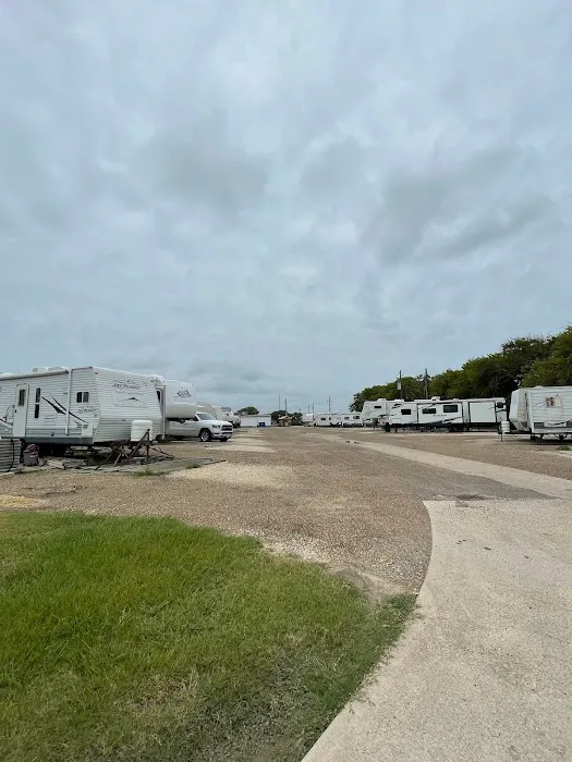 Lonestar RV Park Picture 6