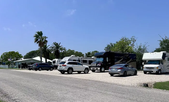 Pelican's Post RV Park Picture 5