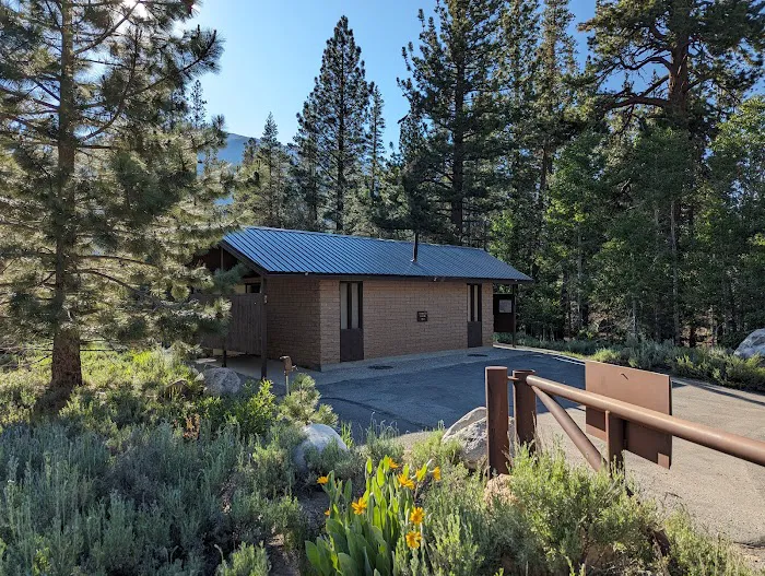 Lower Twin Lakes Campground Picture 6